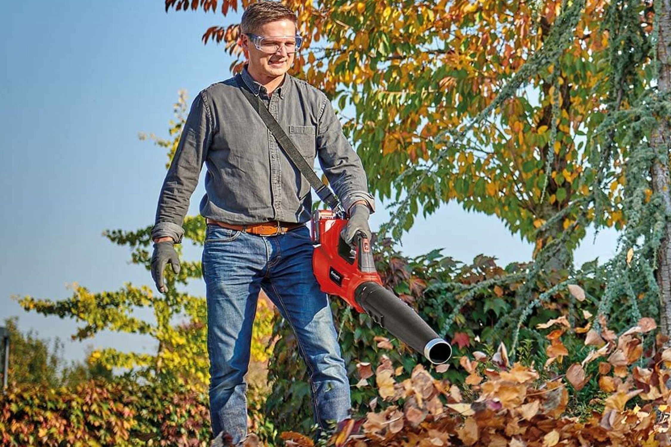 Gone with the wind: Einhell cordless leaf blowers remove leaves with ease!